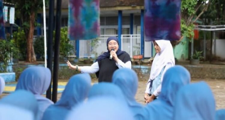 Cegah Sisa MBG Terbuang, TP PKK Makassar Bagi 600 Kotak Makan ke Pelajar: 'Bawa Pulang Jika Belum Habis'