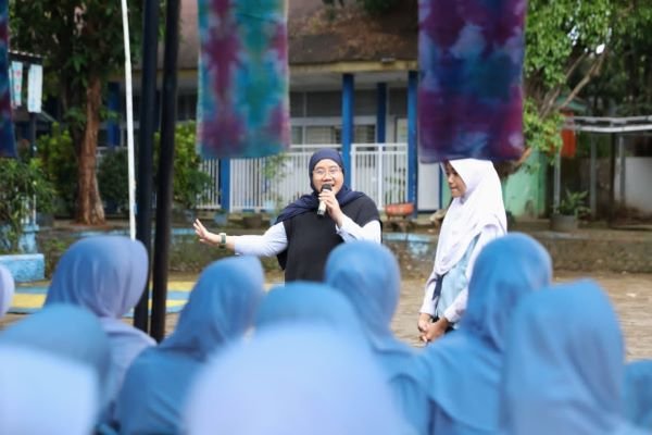Cegah Sisa MBG Terbuang, TP PKK Makassar Bagi 600 Kotak Makan ke Pelajar: 'Bawa Pulang Jika Belum Habis'