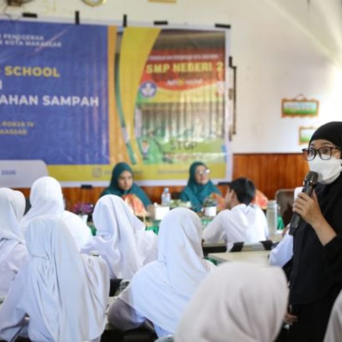 edukasi pengelolaan sampah tp pkk makassar goes to school libatkan 300 siswa