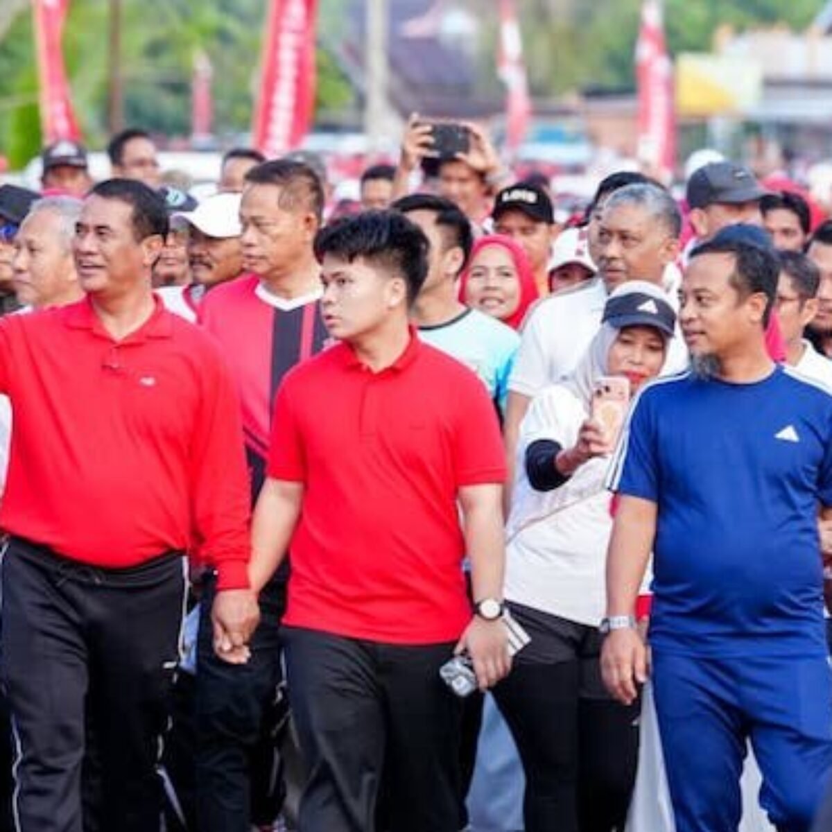 Hari Pramuka ke-65 di Bone, Gubernur Sulsel dan Mentan RI Lepas Ribuan Peserta Jalan Sehat