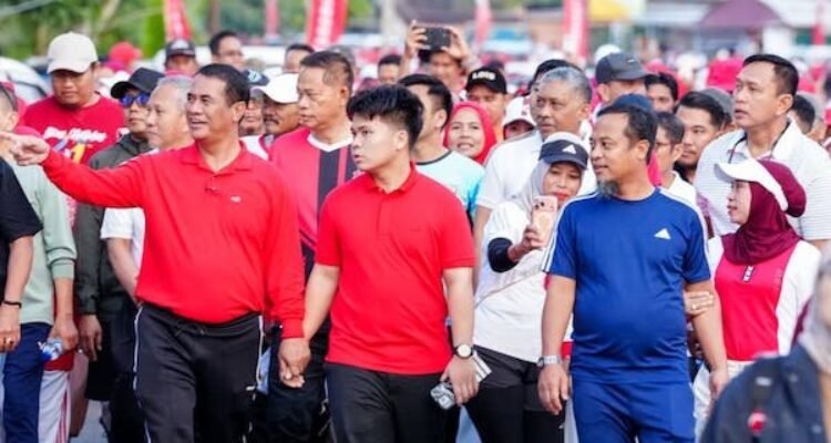 Hari Pramuka ke-65 di Bone, Gubernur Sulsel dan Mentan RI Lepas Ribuan Peserta Jalan Sehat