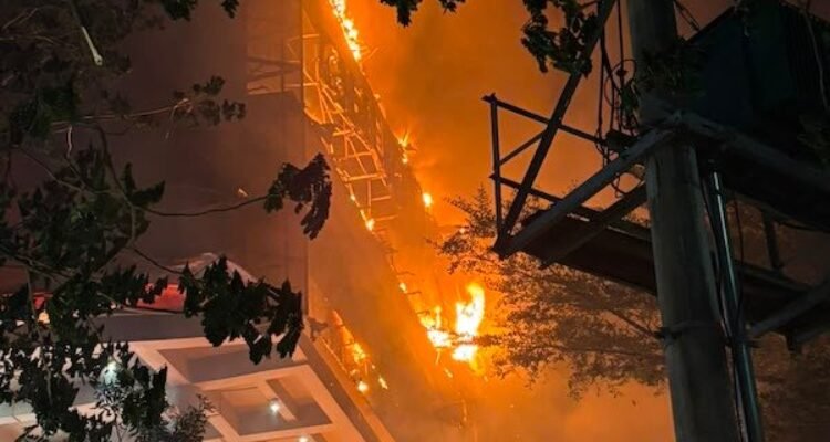 Mall Nipah Makassar Terbakar, Api Diduga dari Korsleting Neon Box