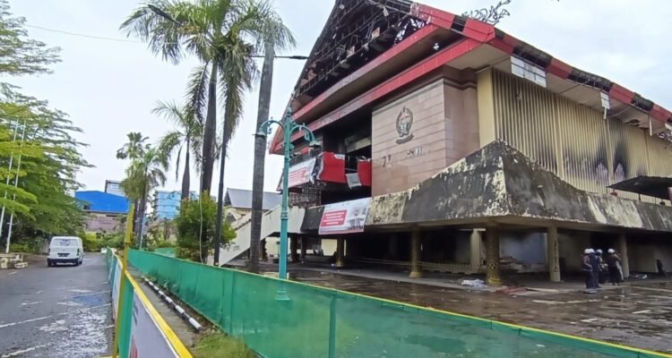 Pemprov Jual Bongkaran Gedung DPRD Sulsel Eks Terbakar, Limit Rp1,01 Miliar