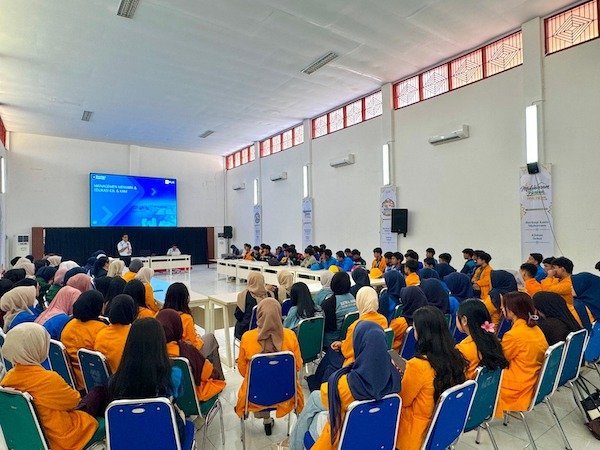 Semarak RI, PLN UP3 Makassar Selatan Edukasi Siswa dan Mahasiswa Magang soal K3 Semarak RI, PLN UP3 Makassar Selatan Edukasi Siswa dan Mahasiswa Magang soal K3