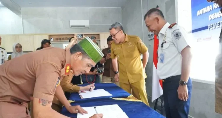 Bupati Jeneponto Hadiri Penandatanganan Kerja Sama Desa Binaan Imigrasi di Dua Desa