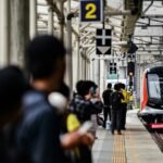 Dua Handphone Penumpang KRL Terbakar di Stasiun Rawa Buntu, KRL 1641 Terlambat Tujuh Menit