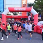 Karyawan CIMB Niaga Makassar Ikuti Fun-Walk dan Bersih-bersih Masjid-Gereja di Momen HUT Ke-71