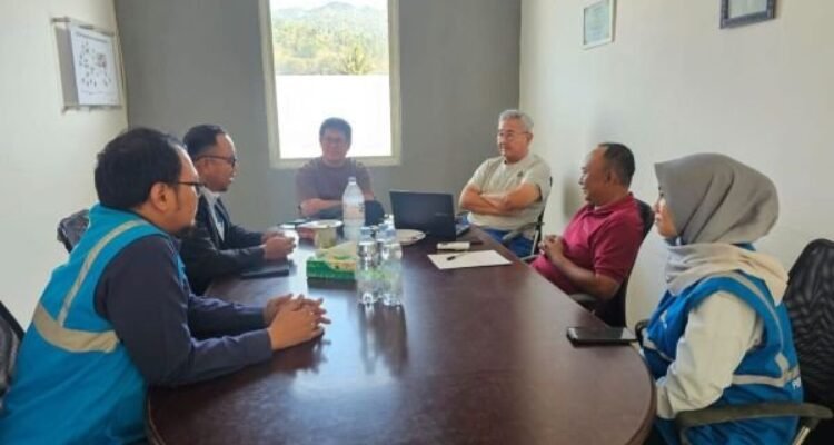 PLN ULP Malino Sambangi PT Cipta Bahana Beton dalam Rangka Hari Pelanggan Nasional