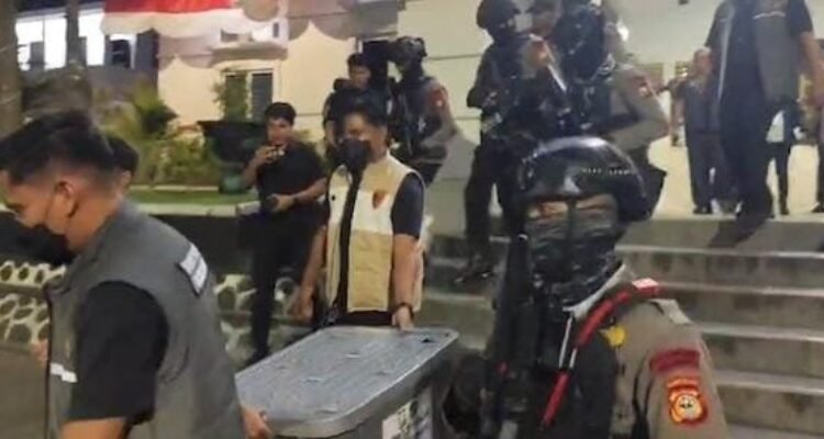 Polisi Geledah Kantor Bupati dan Rujab Bupati Gowa, Usut Kasus Pungli PBG