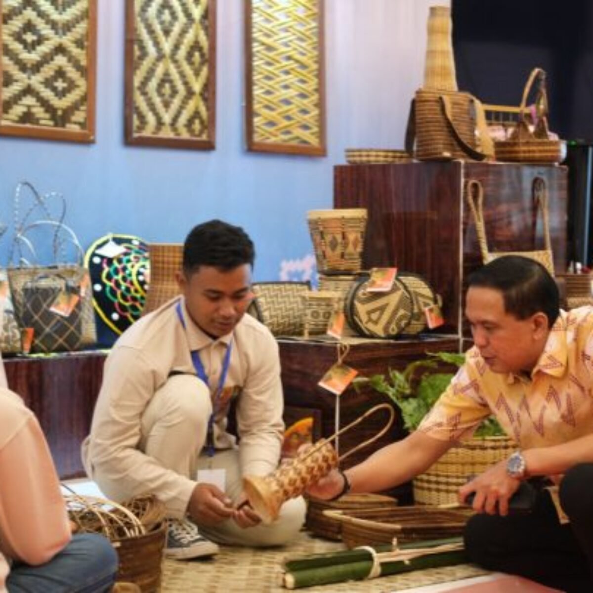 PT Vale Bina Generasi Muda Pengrajin Teduhu di Nuha Tradisi Anyam Tetap Lestari