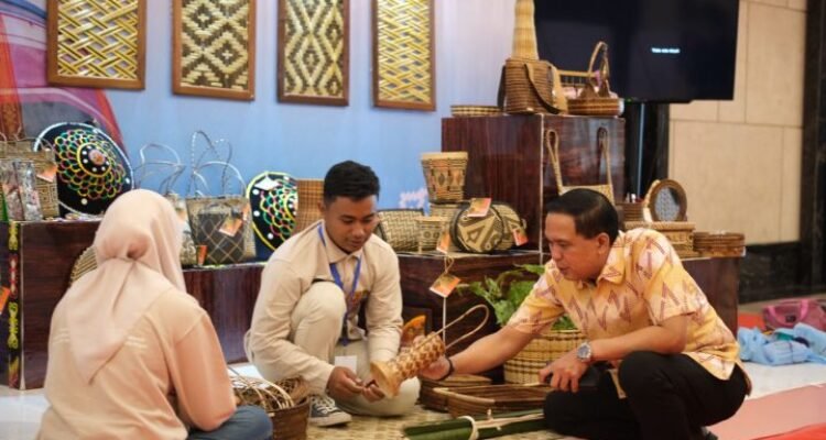 PT Vale Bina Generasi Muda Pengrajin Teduhu di Nuha Tradisi Anyam Tetap Lestari