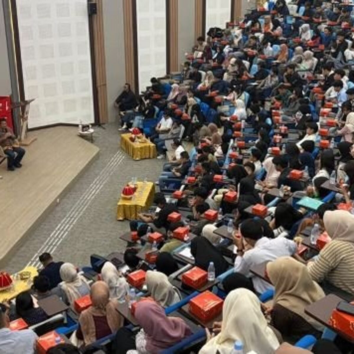 ThrIVE Goes to Universitas Hasanuddin Menunjukkan Visi Telkomsel tentang Talenta AI