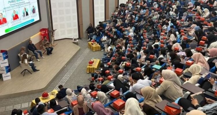 ThrIVE Goes to Universitas Hasanuddin Menunjukkan Visi Telkomsel tentang Talenta AI ThrIVE Goes to Universitas Hasanuddin Menunjukkan Visi Telkomsel tentang Talenta AI