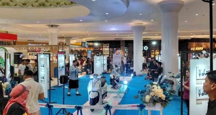 Yamaha Gelar Pameran Seni Grand Filano Hybrid di TSM Makassar Selama 14 Hari Yamaha Gelar Pameran Seni Grand Filano Hybrid di TSM Makassar Selama 14 Hari