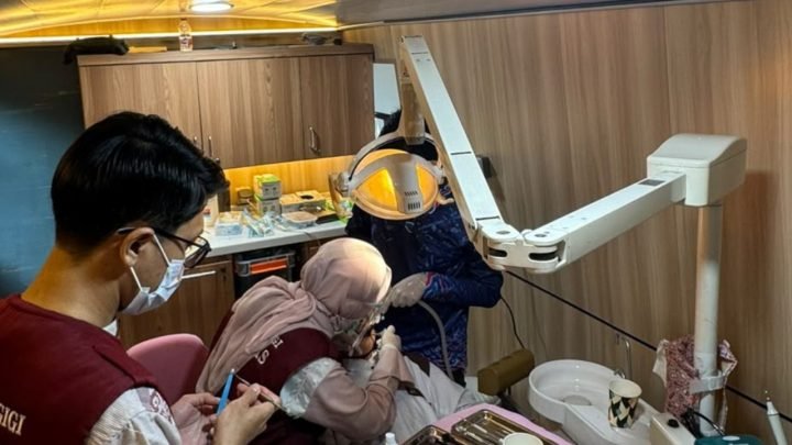 Bangun Senyum Sehat Santri, PPDGS Konservasi Gigi Unhas Gelar Bakti Sosial