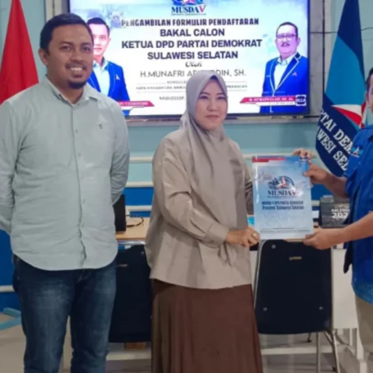 Fatma Wakili Appi Ambil Formulir Calon Ketua Demokrat Sulsel