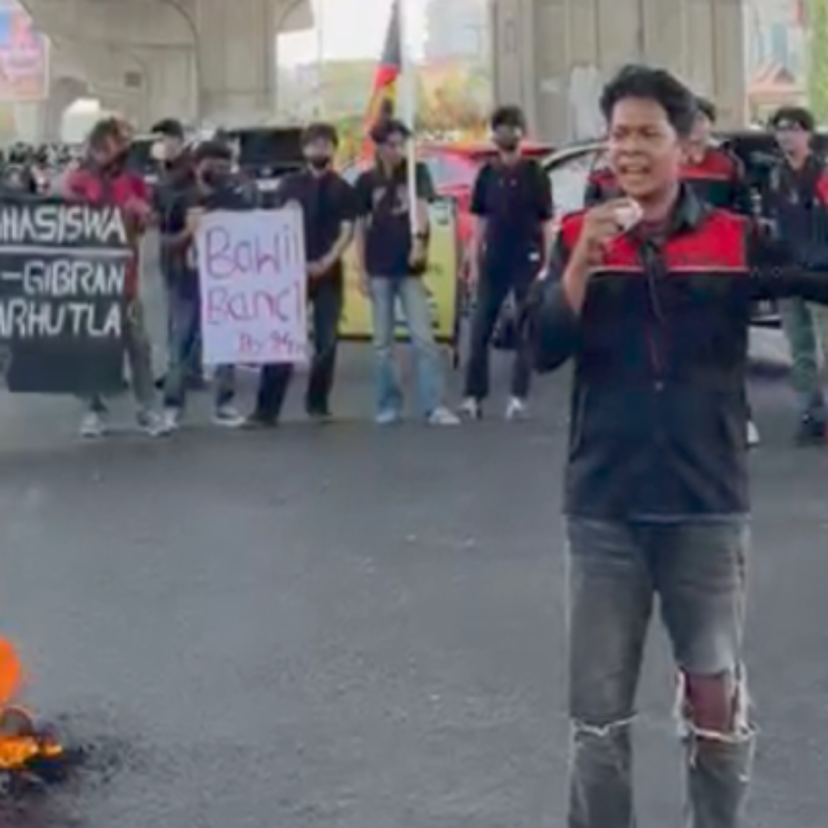 GAM Makassar Gelar Aksi Ujuk Rasa, Desak Pemerintah Tuntaskan Karhutla GAM Makassar Gelar Aksi Ujuk Rasa, Desak Pemerintah Tuntaskan Karhutla