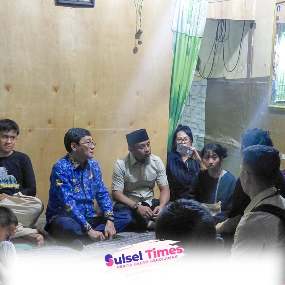 Gubernur Andi Sudirman Beri Santunan dan Bantuan Pendidikan Anak Petugas Karhutla Gugur di Toraja Utara Gubernur Andi Sudirman Beri Santunan dan Bantuan Pendidikan Anak Petugas Karhutla Gugur di Toraja Utara