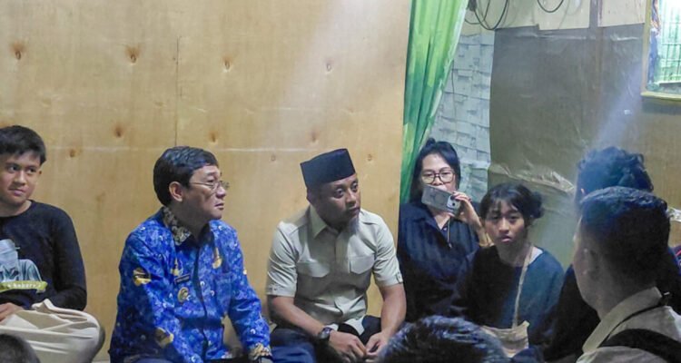 Gubernur Andi Sudirman Beri Santunan dan Bantuan Pendidikan Anak Petugas Karhutla Gugur di Toraja Utara