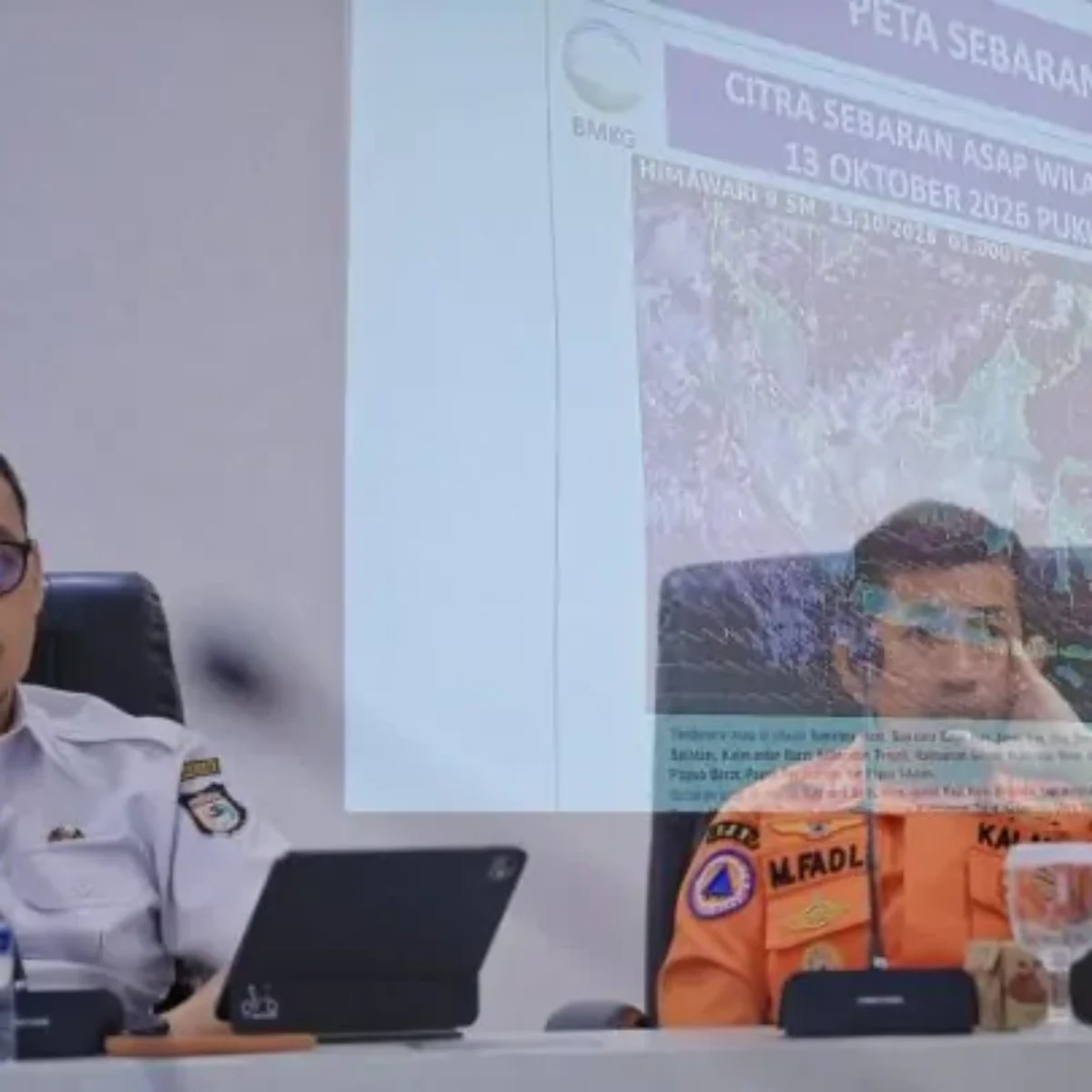 Kabut Asap Selimuti Makassar, Pemkot Bagikan Masker dan Siagakan Puskesmas Kabut Asap Selimuti Makassar, Pemkot Bagikan Masker dan Siagakan Puskesmas