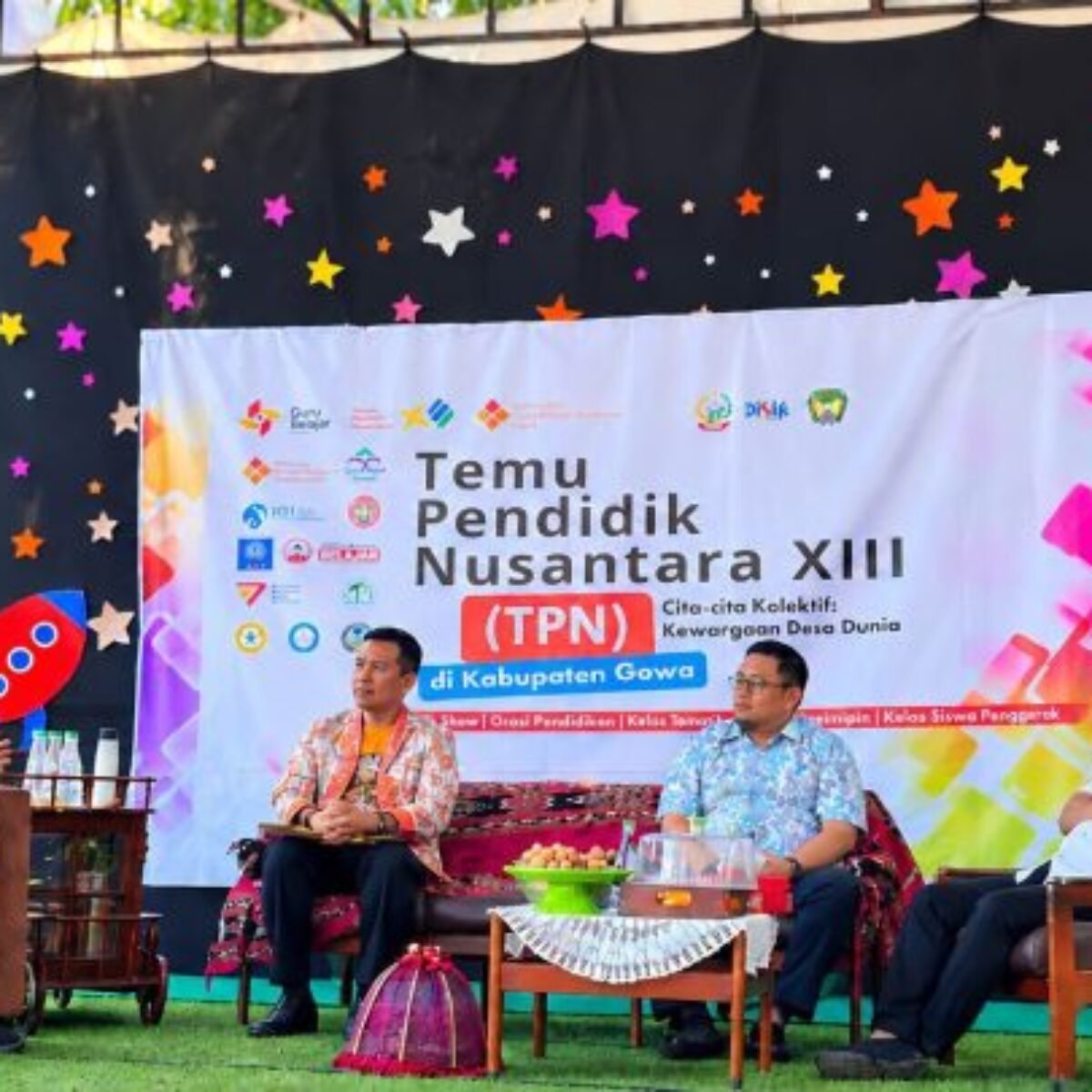 Linieritas Penting, Tetapi Guru Bukan Garis Lurus