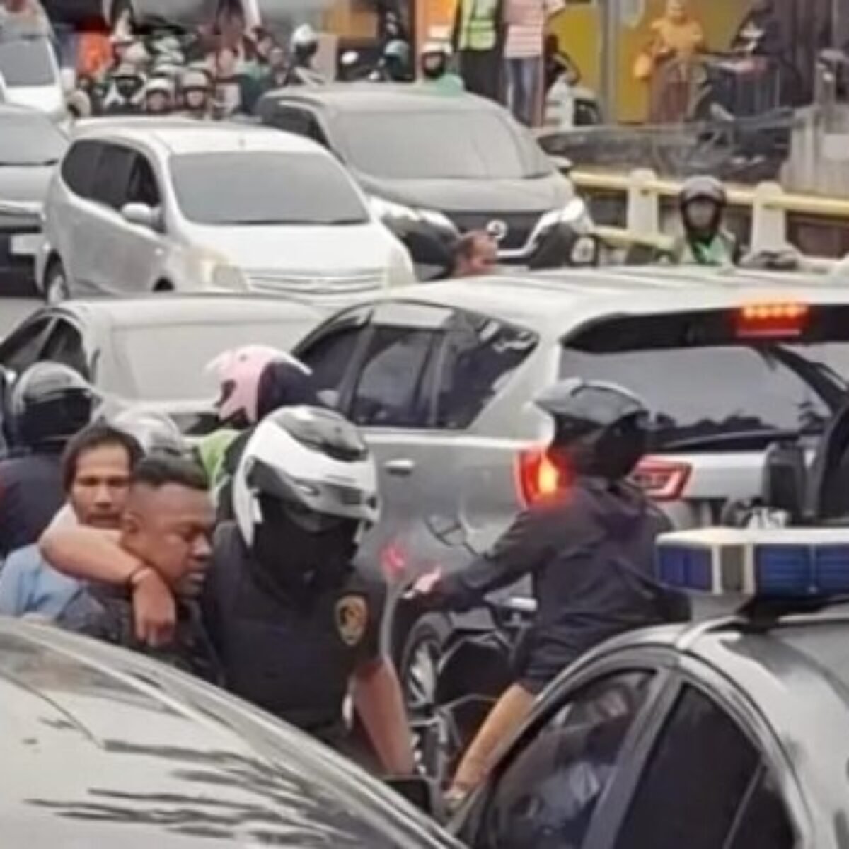 Matel Dikeroyok Massa Usai Ambil Paksa Avanca Milik Wanita di Bogor