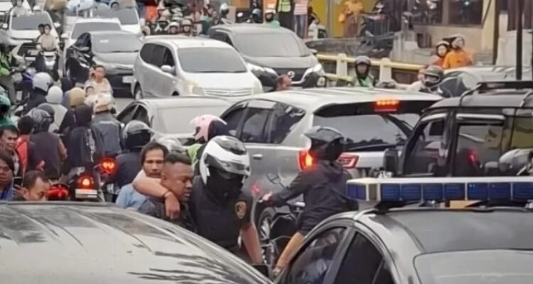 Matel Dikeroyok Massa Usai Ambil Paksa Avanca Milik Wanita di Bogor
