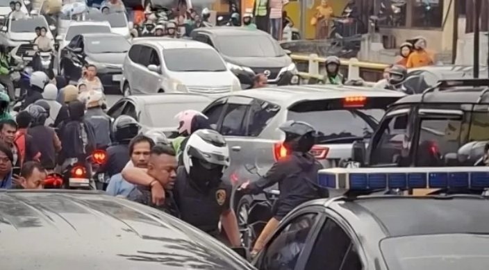 Matel Dikeroyok Massa Usai Ambil Paksa Avanca Milik Wanita di Bogor
