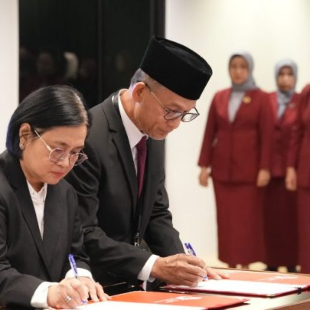 OJK Lantik Dua Pejabat Baru, Perkuat Organisasi dan Pengawasan Sektor Jasa Keuangan
