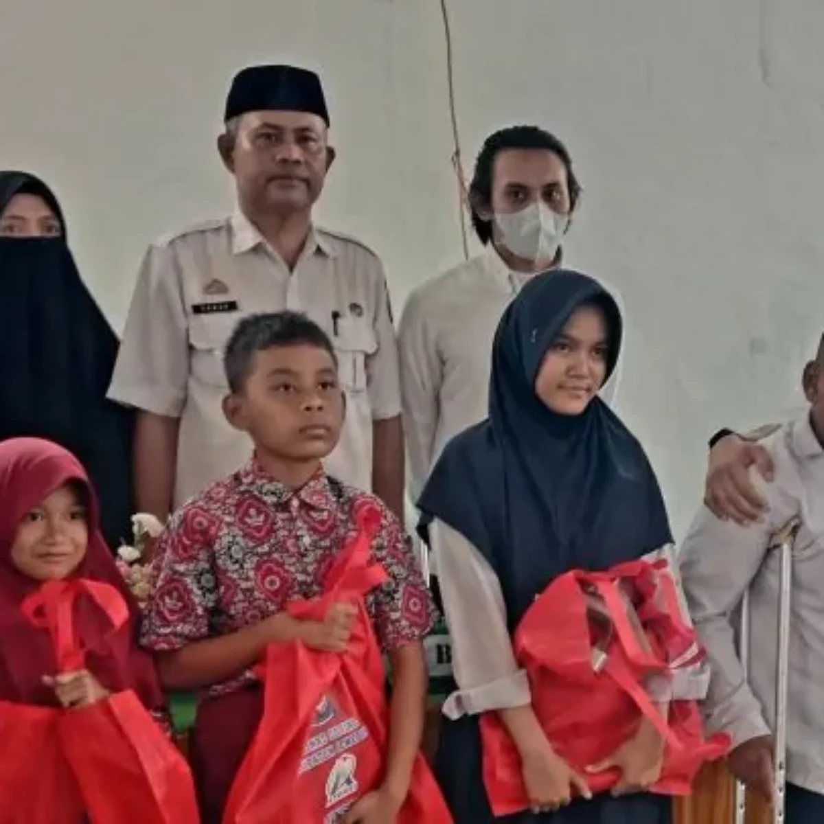 Pemkab Jeneponto Peduli Hingga ke Kebutuhan Dasar Dengan Menyalurkan Bantuan Sandang untuk Disabilitas