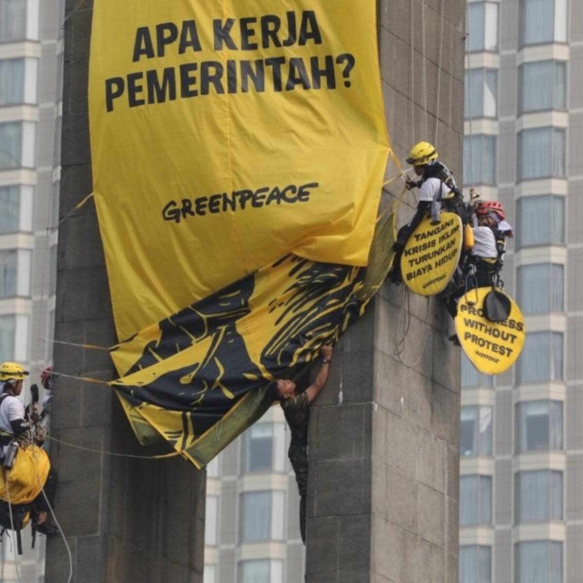 Polisi Ungkap Alasan Bawa 6 Aktivis Greenpeace Pemanjat Bundaran HI ke Polda Metro