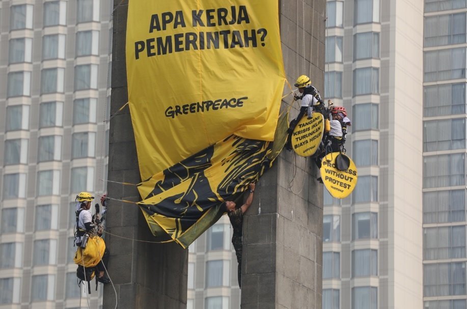 Polisi Ungkap Alasan Bawa 6 Aktivis Greenpeace Pemanjat Bundaran HI ke Polda Metro