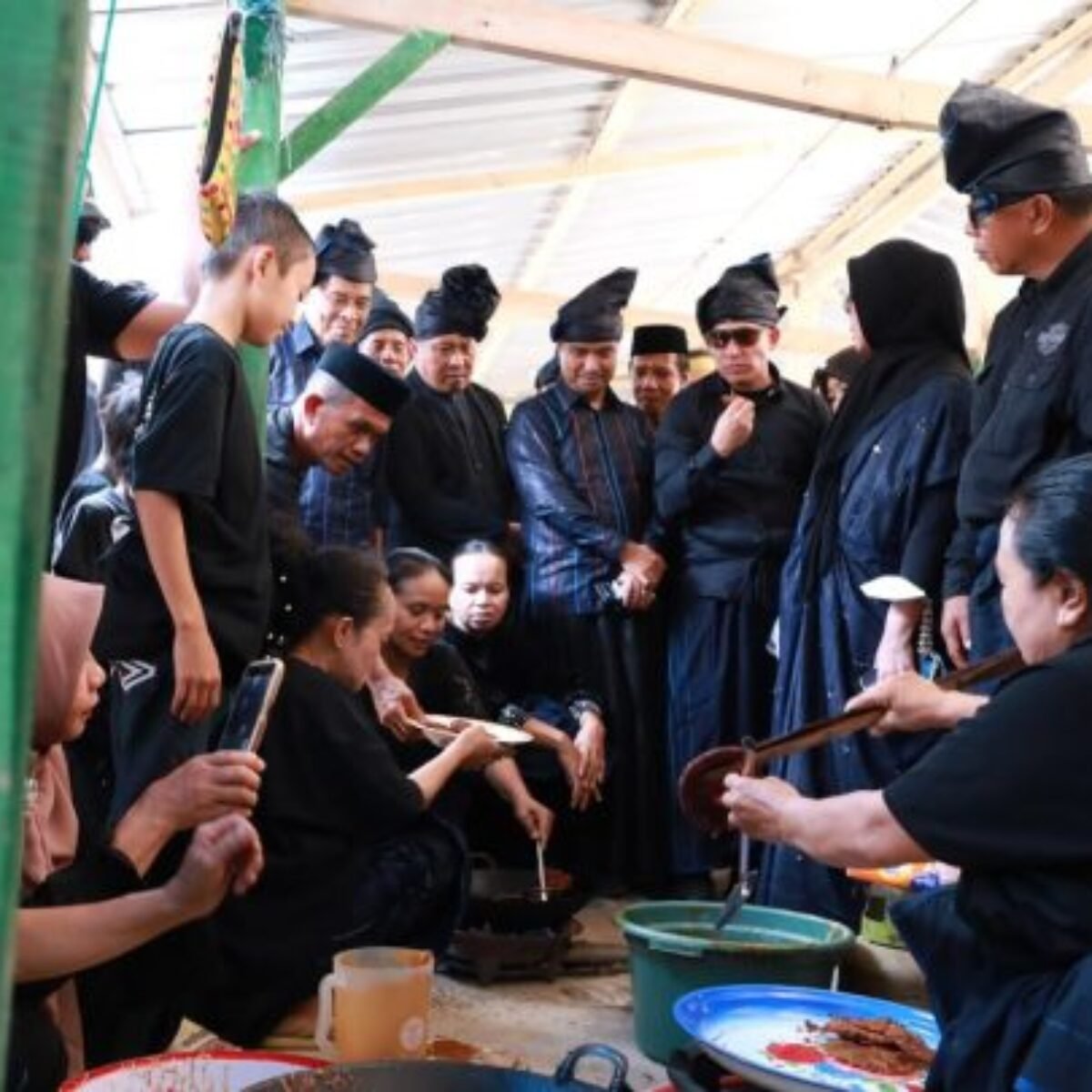 Ritual Andingksi Memancarkan Nilai Budaya dalam Pembukaan Festival Pinisi XVI Ritual Andingksi Memancarkan Nilai Budaya dalam Pembukaan Festival Pinisi XVI