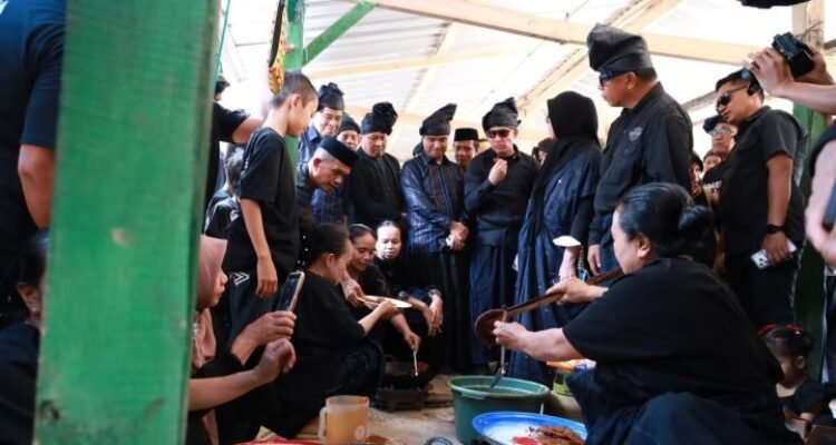 Ritual Andingksi Memancarkan Nilai Budaya dalam Pembukaan Festival Pinisi XVI