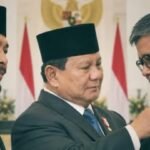 Rocky Gerung dari Menertawakan Istana hingga Duduk di Beranda Istana