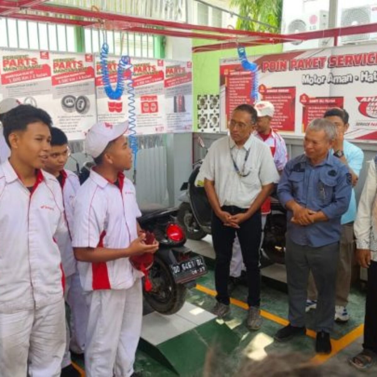 Service Point Honda di SMK Muhammadiyah 4 Tallo, Siswa Belajar Sambil Praktik