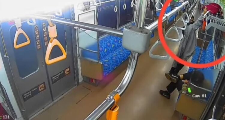 Spesialis Pencuri Tas Penumpang KRL yang Tertidur Ditangkap di Stasiun Tebet